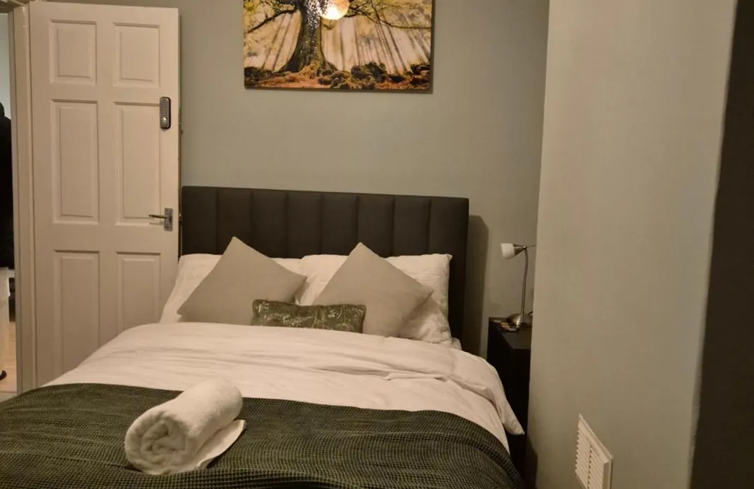 The Reddish Retreat - Individual Rooms-1